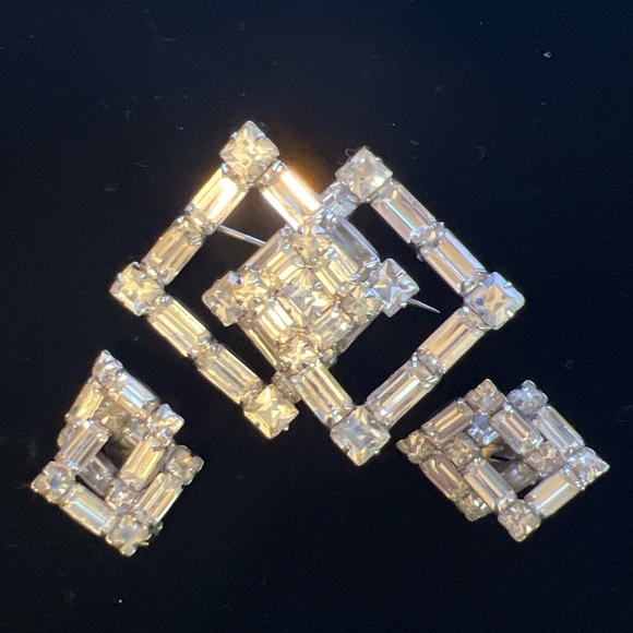 Vtg Intertwined Squares Rhinestone Art Deco Brooch Pin & Clip Earrings EUC RARE - Picture 7 of 7